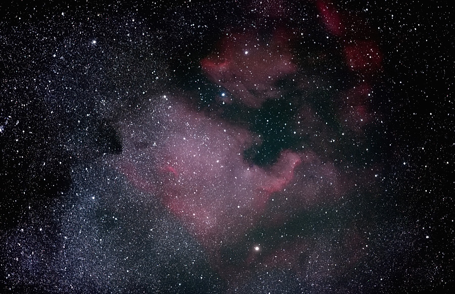 North American neb (NGC 7000); mag 4; size 120'; exp 56min (84x40sec); Canon 200mm f/2.8 lens; ISO1600, IDAS; Coyle; 8-7-10